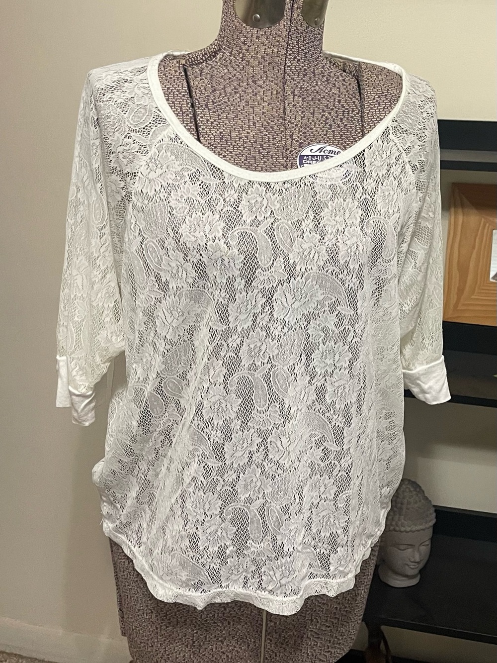 Pretty Good White Floral Lace Scoop-Neck Blouse